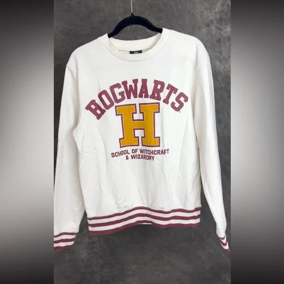 Harry Potter Hogwarts Sweatshirt | Wizarding World Graphic Pullover | Small - Picture 1 of 6